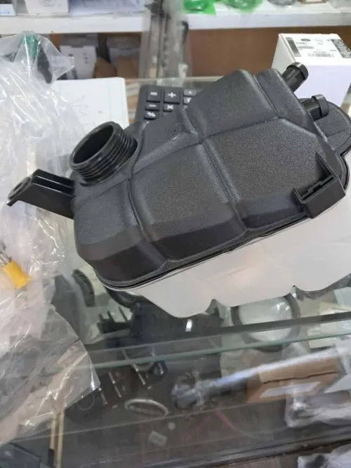 vase d'expansion (vase d'eau)  RANGE ROVER EVOQUE