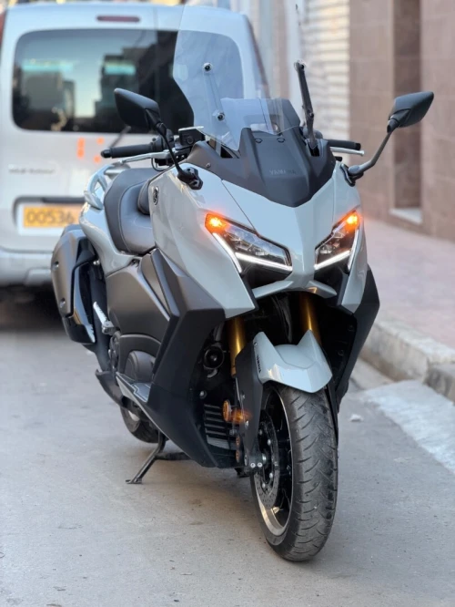 Yamaha Tmax 2025