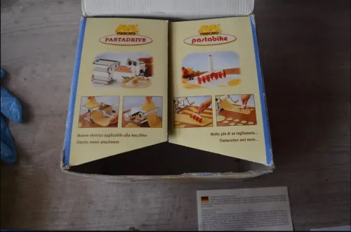 Machine à fabriquer les pâtes (آلة صنع المعكرونة)