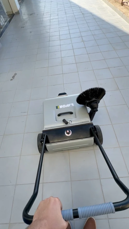 Balayeuse accompagnée professionnelle LAVOR BSW 651 M