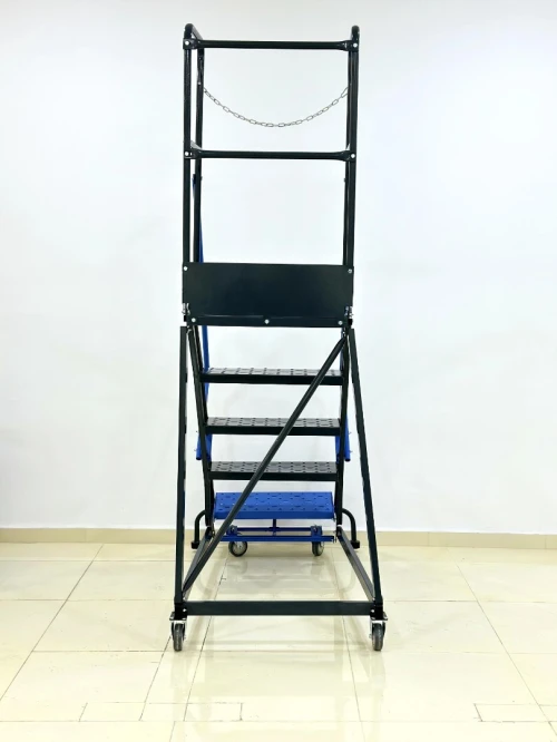 Escabeau d'atelier mobile avec portillon de sécurité à 5 marches