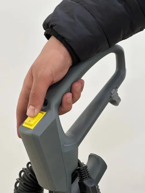 Aspiro-brosseur pour moquettes Kärcher CV 38/2