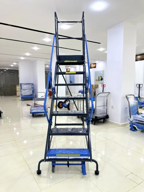 Escabeau à plateforme à immobilisation automatique 7 marches