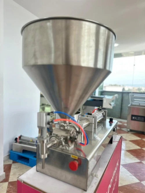 Remplisseuse de pate à piston pneumatique électrique