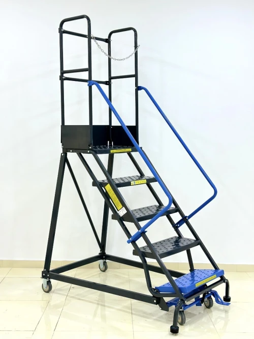 Escabeau d'atelier mobile avec portillon de sécurité à 5 marches