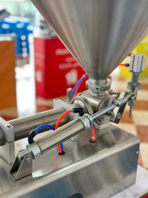 Remplisseuse de pate à piston pneumatique électrique