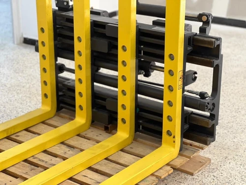 Double fourches de palettes pour chariot élevateur 8FDS25-B002