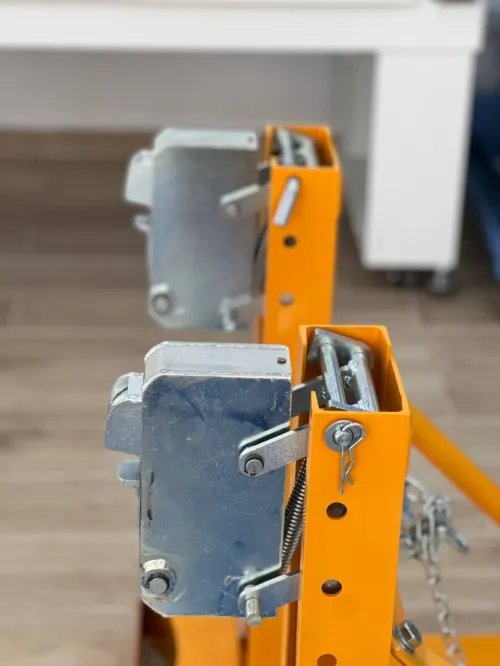 Pinces à fût pour chariot élévateur DG720A