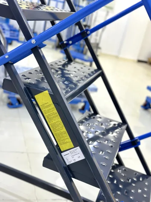 Escabeau à plateforme à immobilisation automatique 5 marches