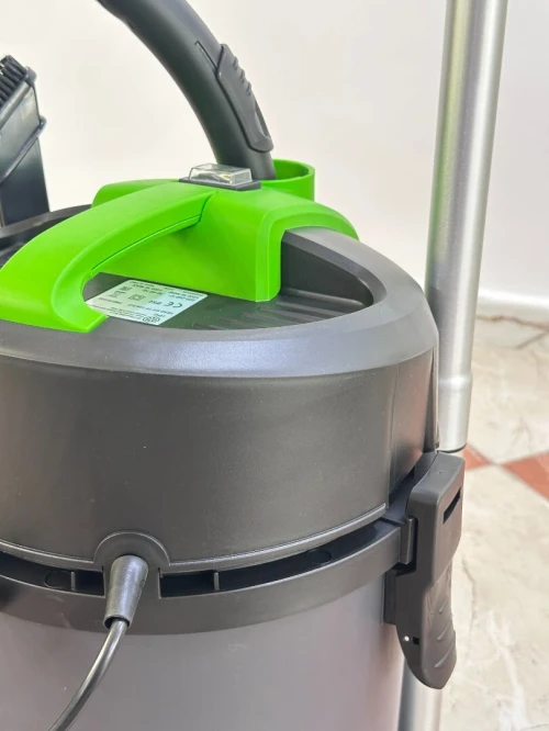 Aspirateur professionnel eau et poussière IPC YP 1/20