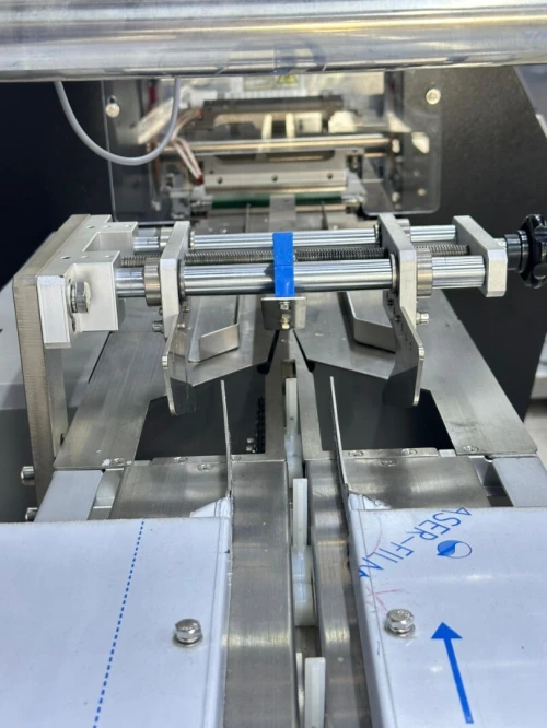 Machine flowpack YC420
