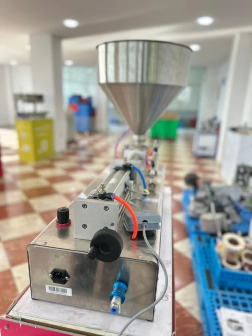 Remplisseuse de pate à piston pneumatique électrique