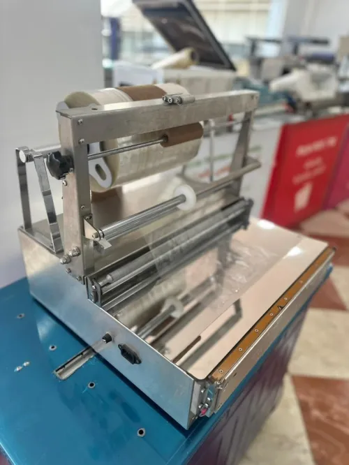 Machine cellophaneuse des boites ACW-88