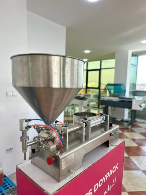 Remplisseuse de pate à piston pneumatique électrique