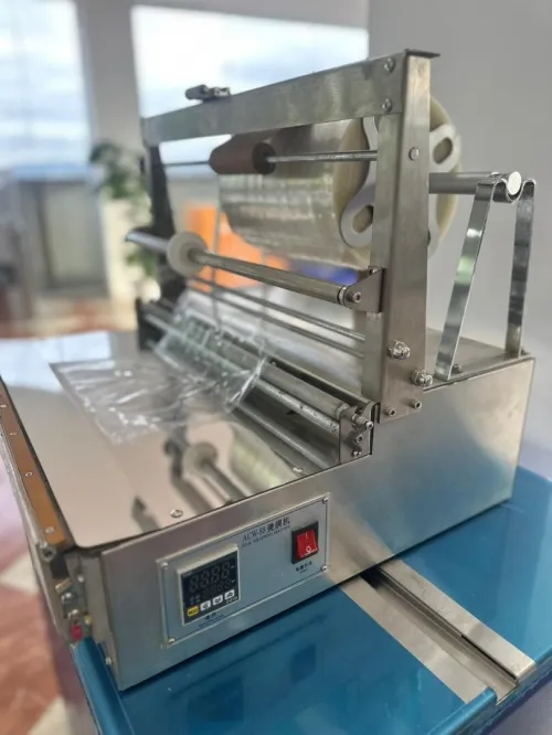 Machine cellophaneuse des boites ACW-88