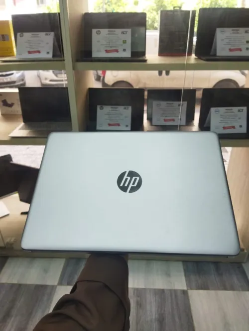 LAPTOP HP 240 GB I3 10EME
