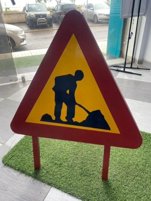 Panneau de signalisation "Travaux"