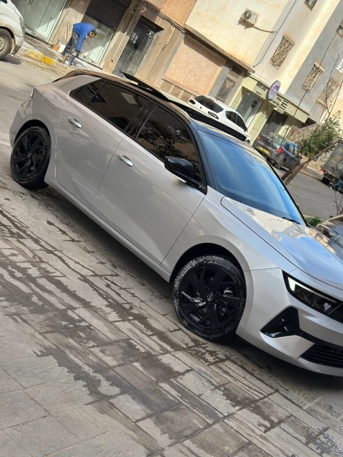 Opel Astra 2023 Loto jdida