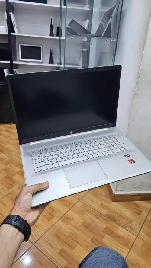 HP laptop 17 AMD 16 GB 1TB SSD Ryzen-5700U 4.3 GHz (Win 11) Radeon Graphics 17.3" (Full HD)