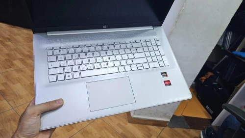 HP laptop 17 AMD 16 GB 1TB SSD Ryzen-5700U 4.3 GHz (Win 11) Radeon Graphics 17.3" (Full HD)