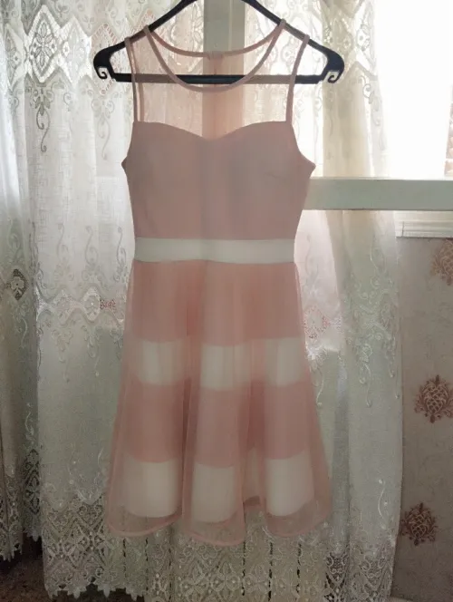 Robe dentelle rose et blanche 