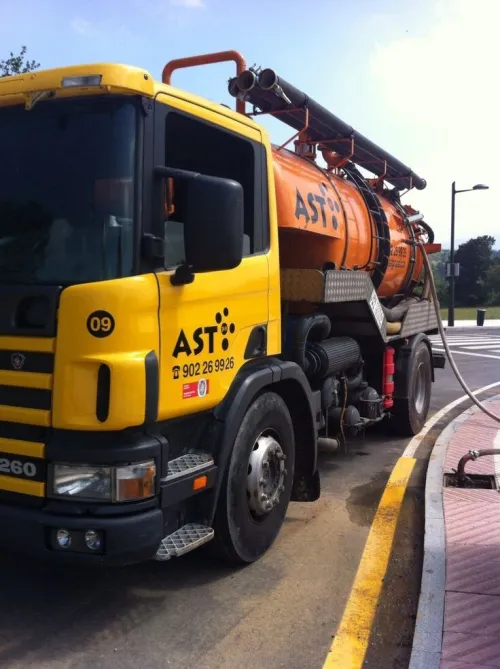 Camion vidange debouchage canalisationetoilette