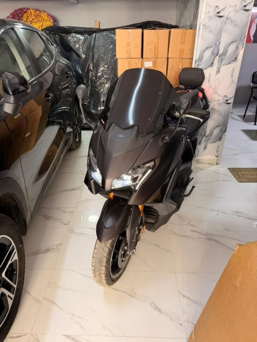 Yamaha Tmax 2025