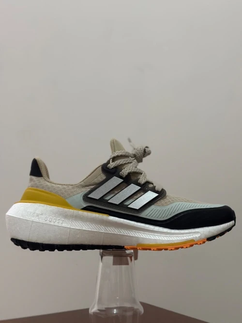 ULTRABOOST LIGHT COLD RDY adidas