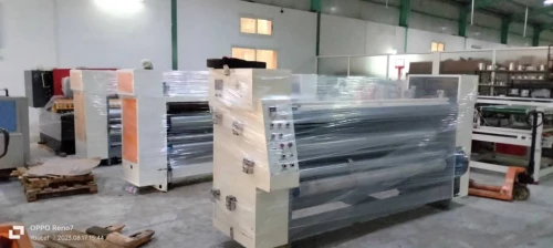 الات ومعدات لصناعة الكرتون المموج  Machines et équipements pour la fabrication de carton ondulé /1/