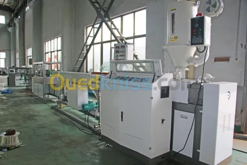 Machine d'extrusion de bande d'étanchéité en PVC /1/