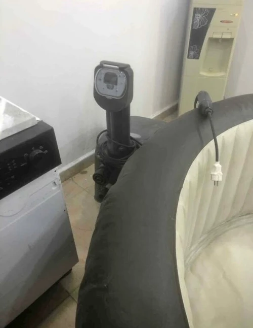 À vendre jacuzzi intex original 5 personnes