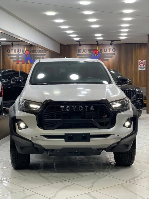 Toyota Hilix 2025 GR