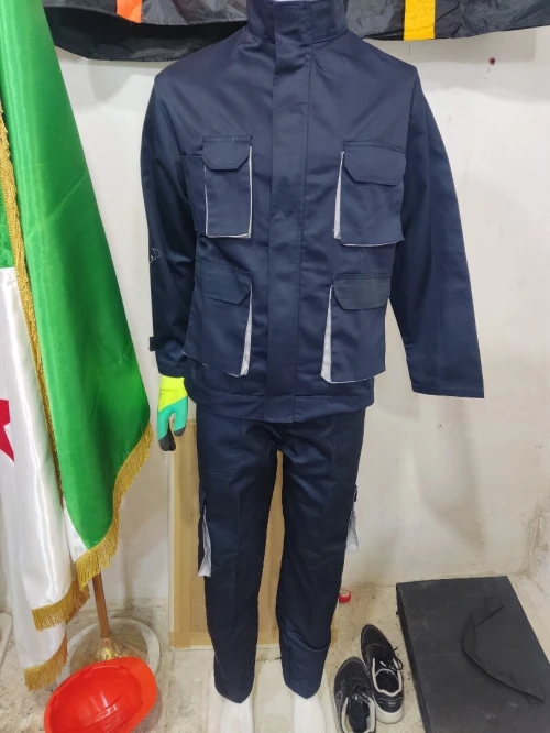 Tenue de travail , combinaison, chaussures de sécurité, gants , casque