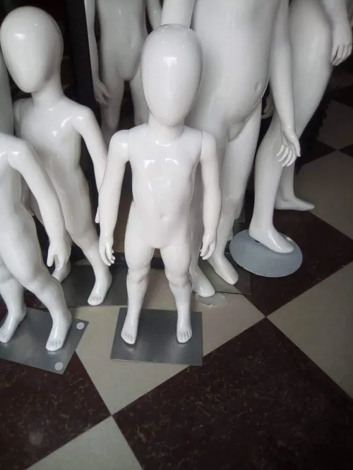 Mannequin de magasin / مانكا محلات تجارية