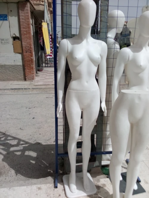 Mannequin de magasin / مانكا محلات تجارية