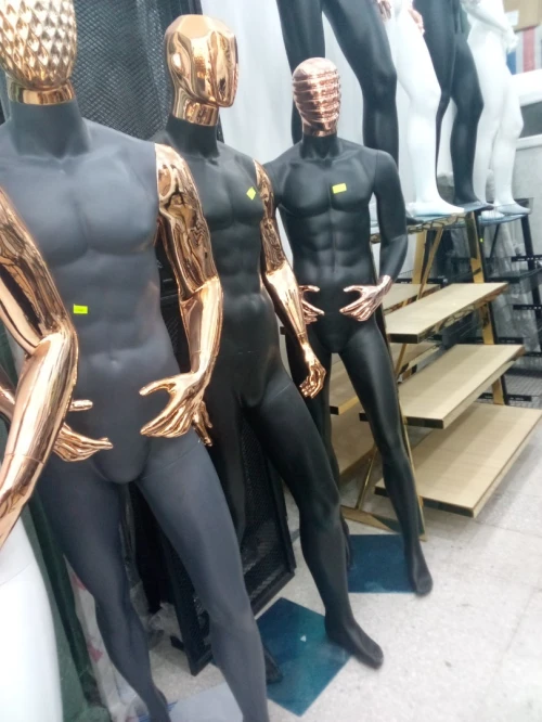 Mannequin de magasin / مانكا محلات تجارية