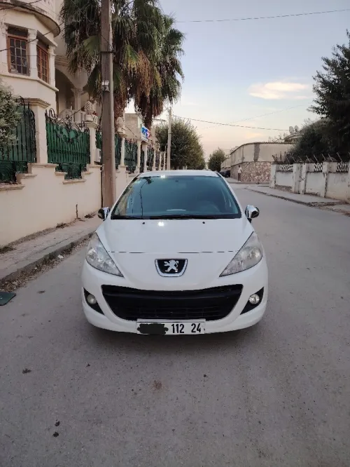 Peugeot 207 2012 Fennec