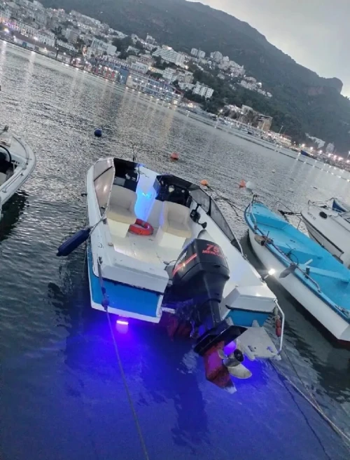 Bateau Hors-bord