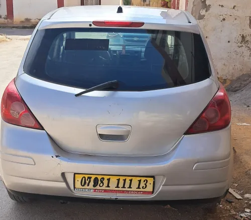 Nissan Tiida 5 portes 2011 Tiida 5 portes