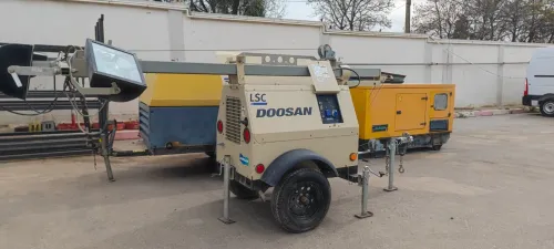 Girafe Projecteur Mobile DOOSAN 