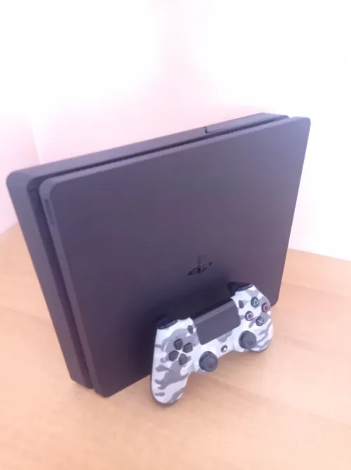 Ps4 slim flaché 