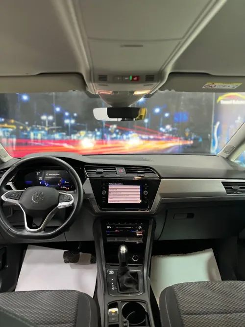 Volkswagen Touran 2023 Lounge Business