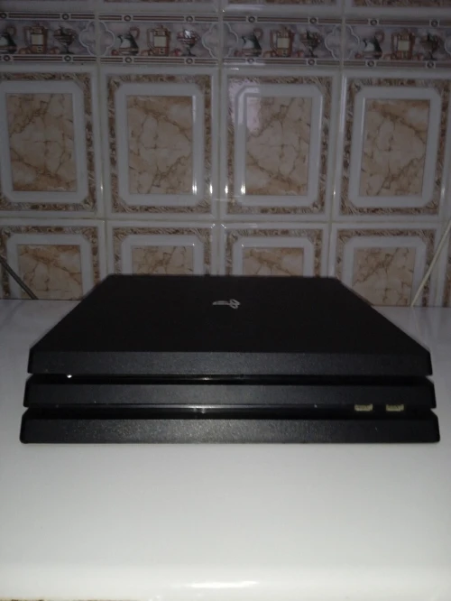 Ps4 pro 1tr 9ra tht ..