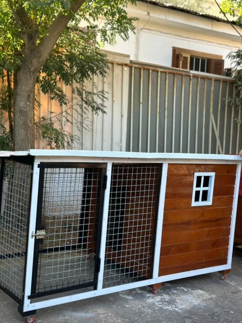 Niche et cage pour chien disponible 