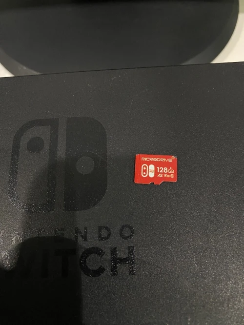 Nintendo switch flashé + carte mémoire 128GB 