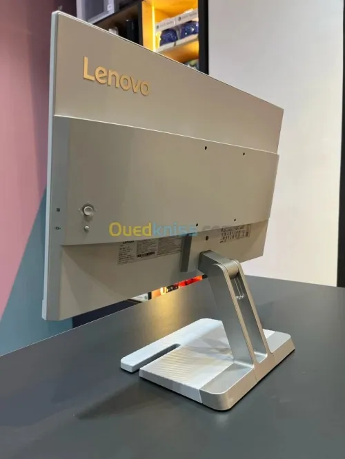 Moniteur Lenovo 22 pouce ULTRASLIM FHD IPS 75Hz