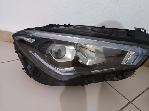 Phares mercedes CLA droit et GLE. Cote gauche
