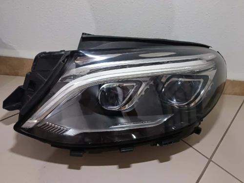 Phares mercedes CLA droit et GLE. Cote gauche