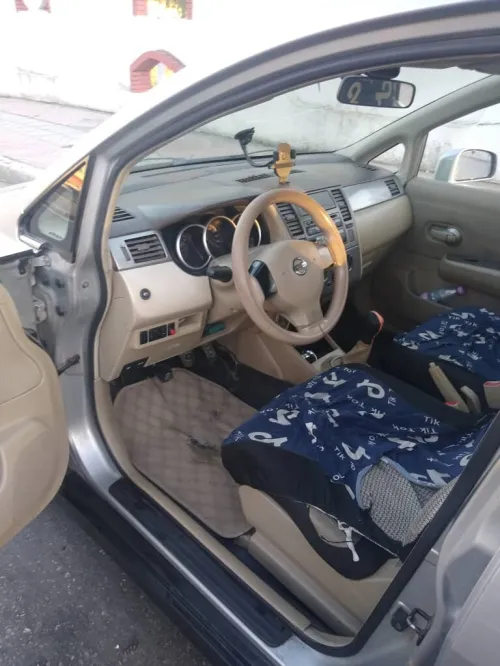 Nissan Tiida 4 portes 2008 