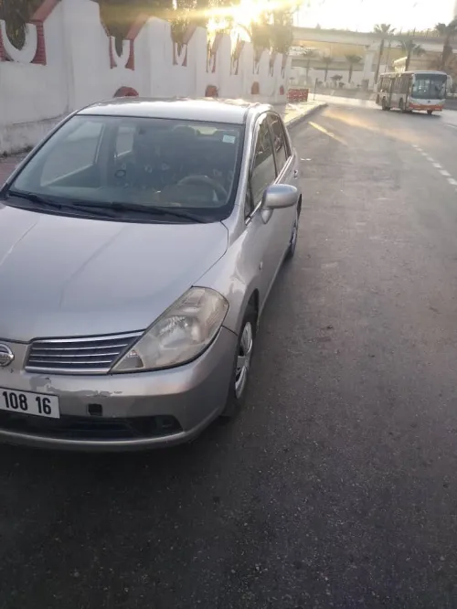 Nissan Tiida 4 portes 2008 